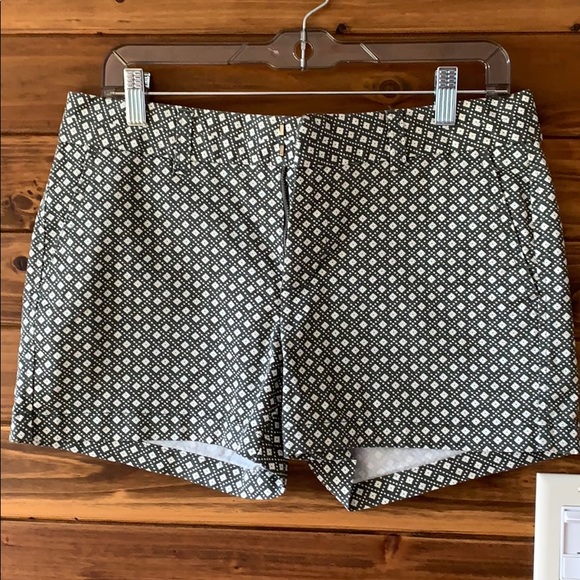 GAP Pants - GAP Khakis Shorts in Green with Pattern